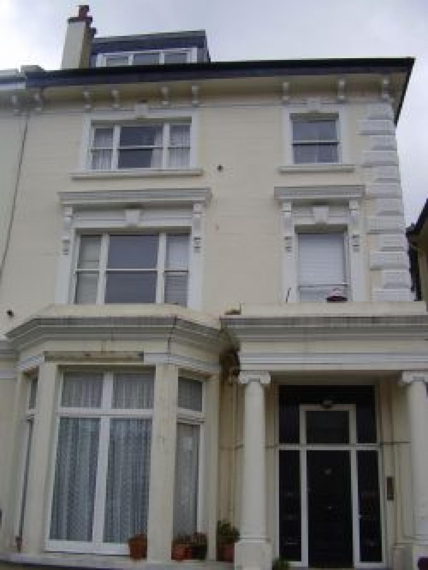 			2 Bedroom, 1 bath, 1 reception Flat			 Belsize Crescent, BELSIZE VILLAGE NW3 NW3